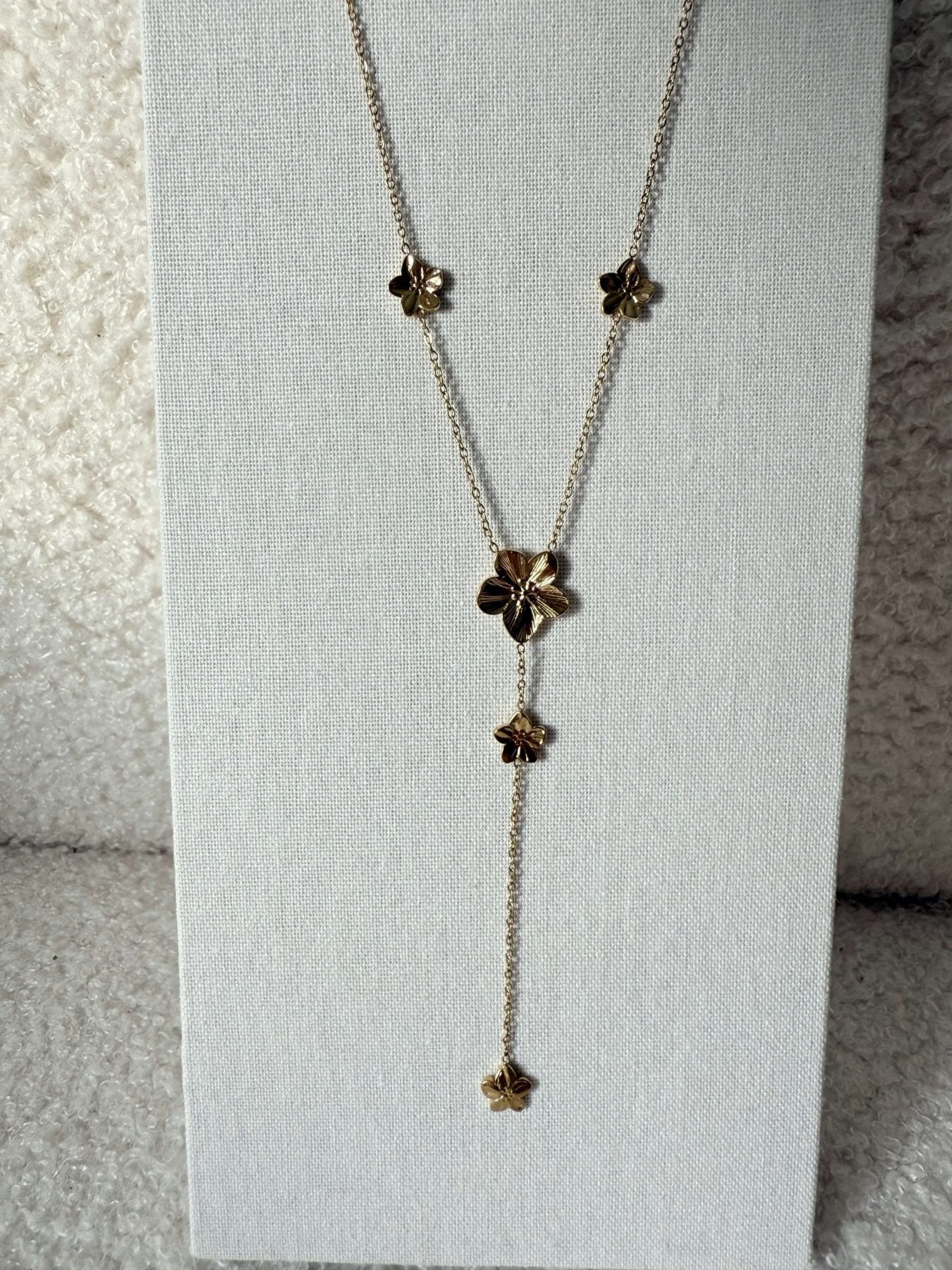 Collier cravate fleurs dorés
