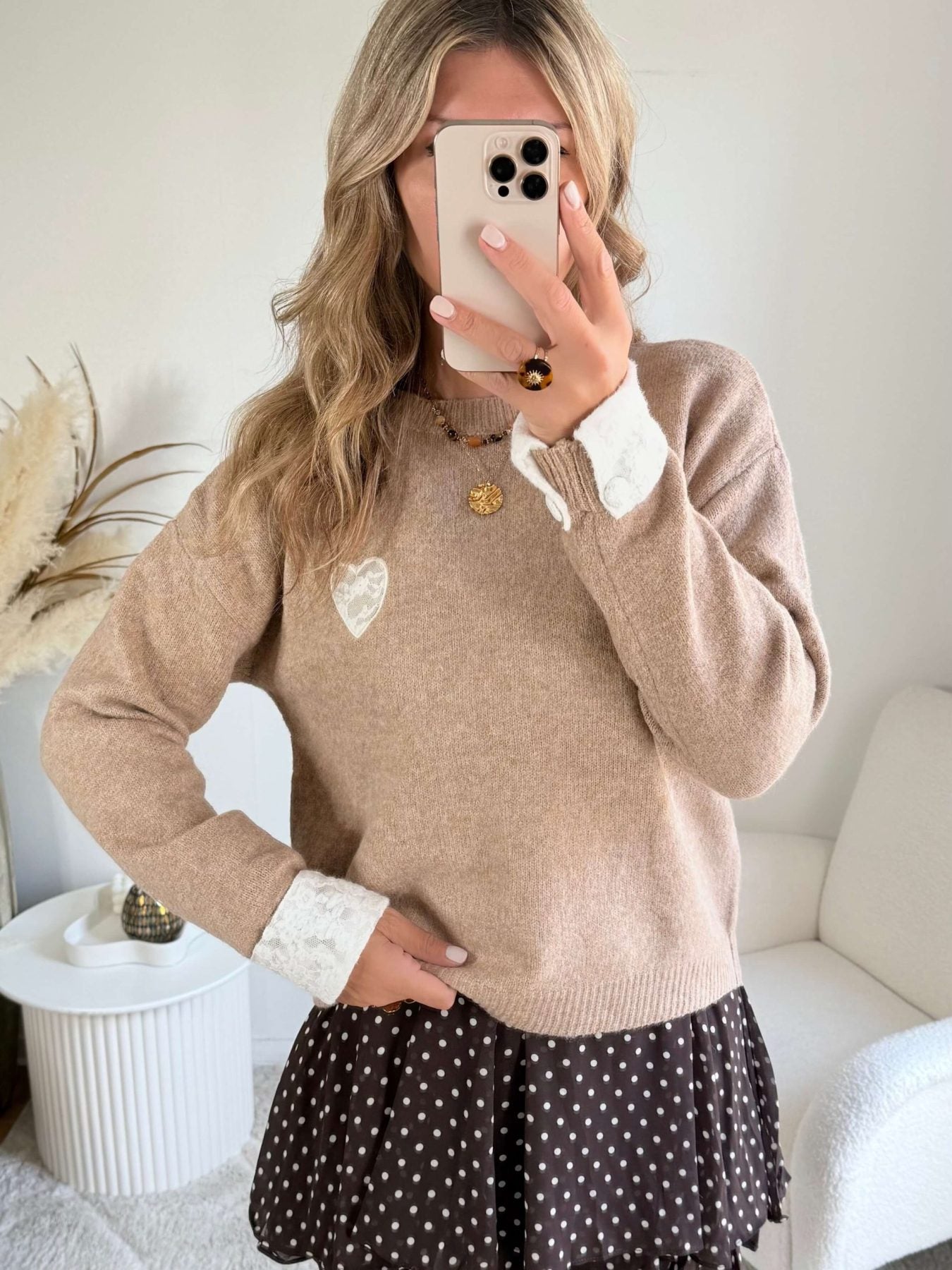 Pull beige dentelle coeur
