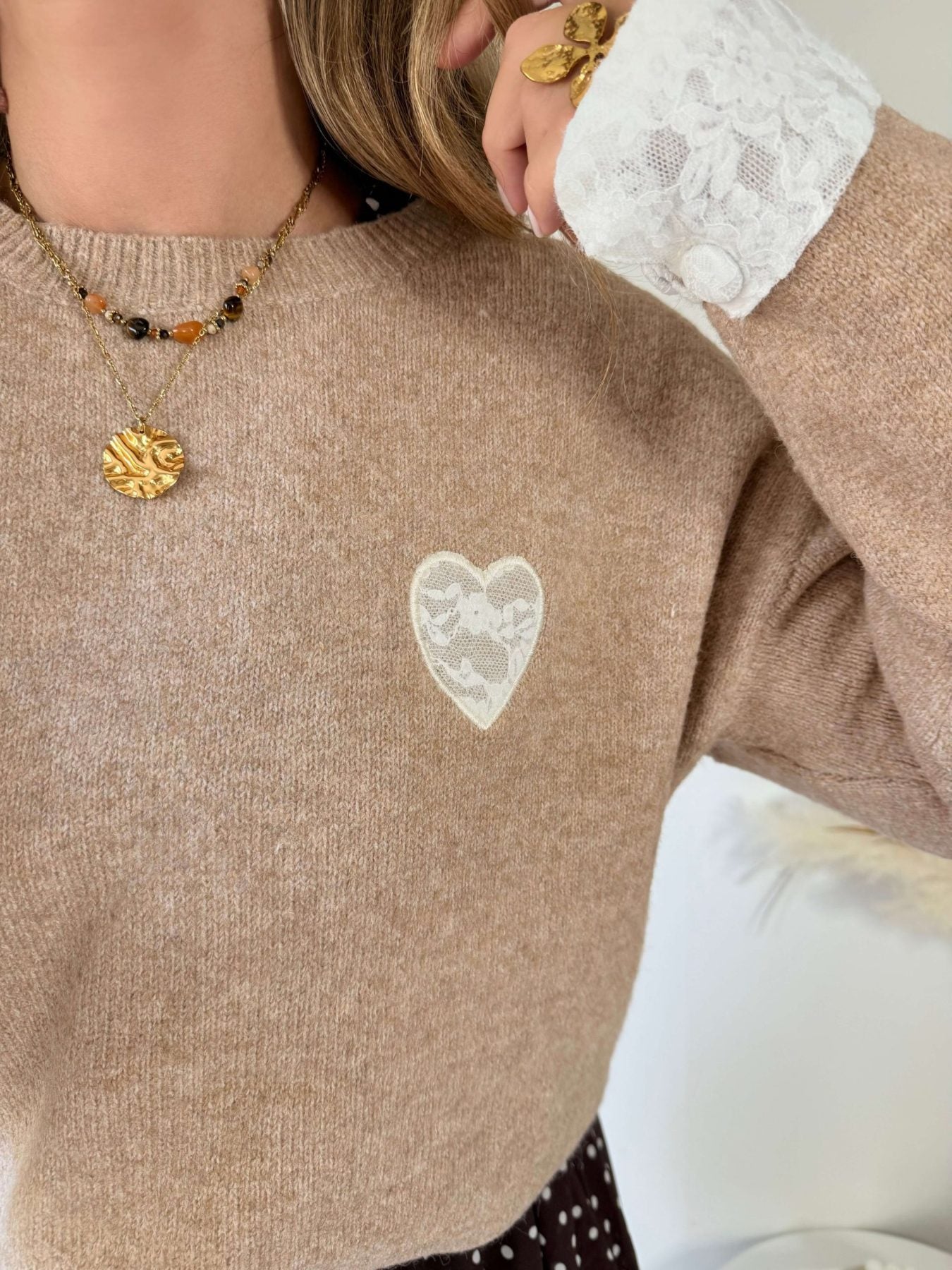 Pull beige dentelle coeur