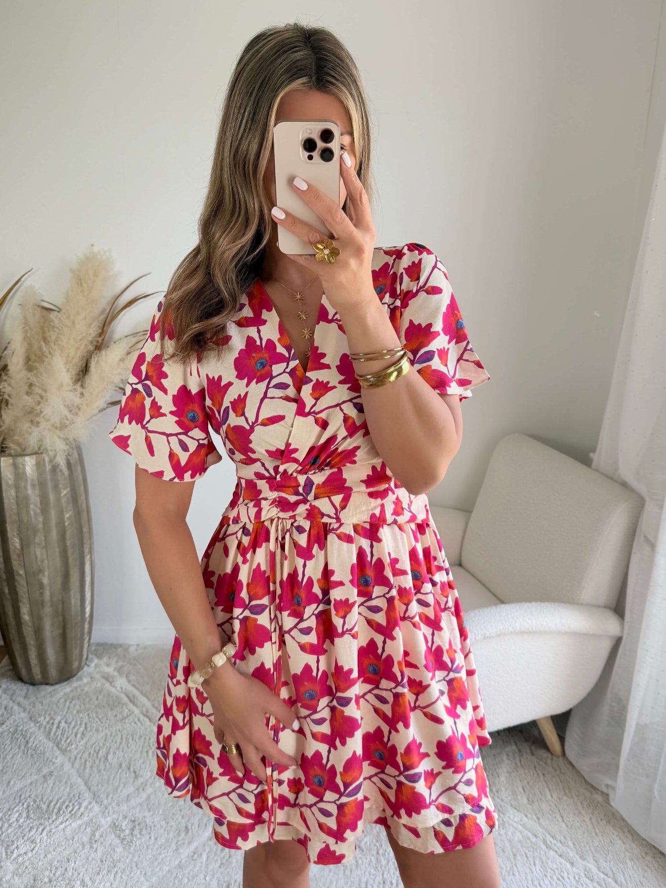 Robe Angy fleurie rose et rouge cache-cœur courte avec taille marquée et manches fluides, du S au 4XL, idéale pour été et cérémonie