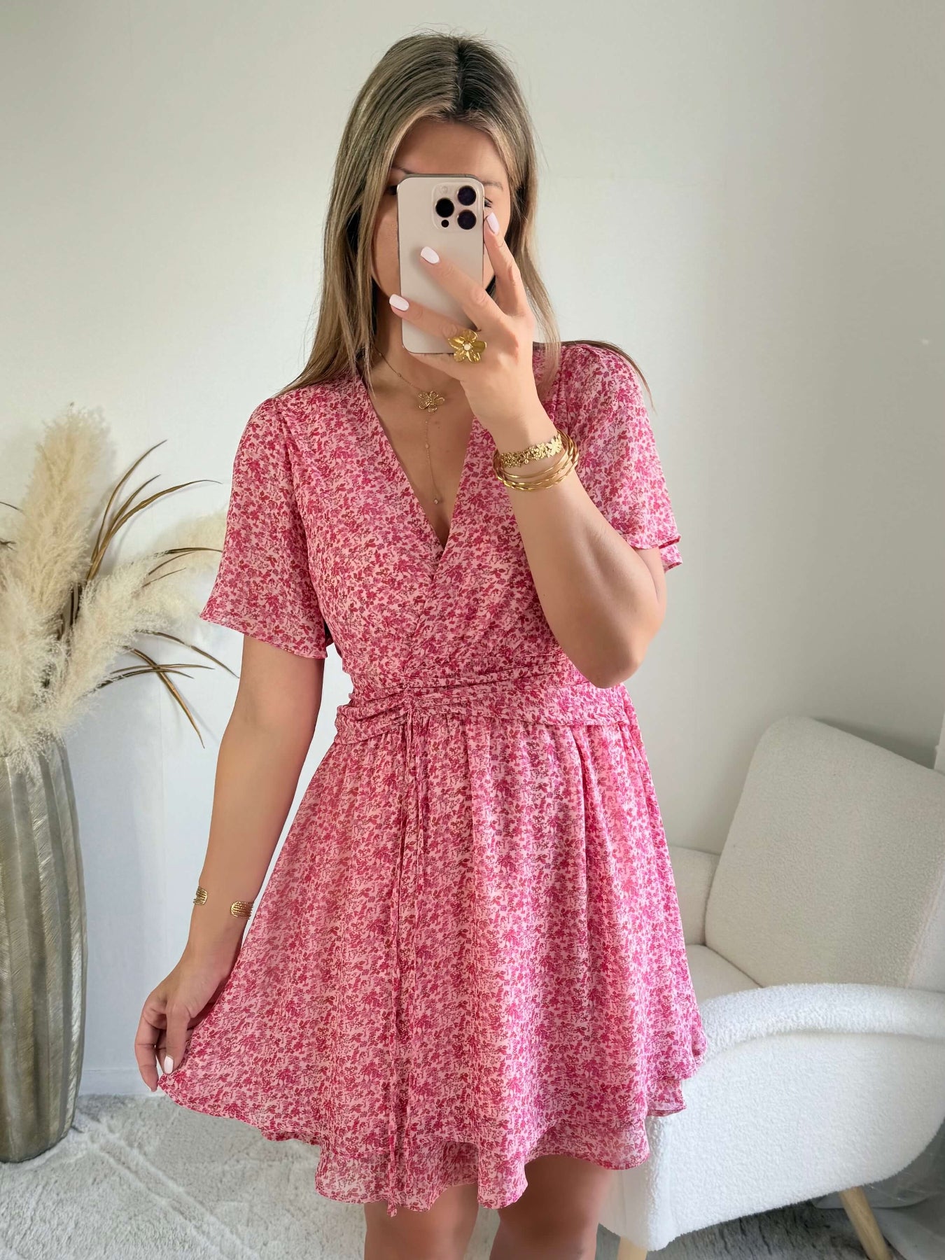 Robe courte imprimée rose Ava coupe fluide décolleté V manches courtes Easy Dressing