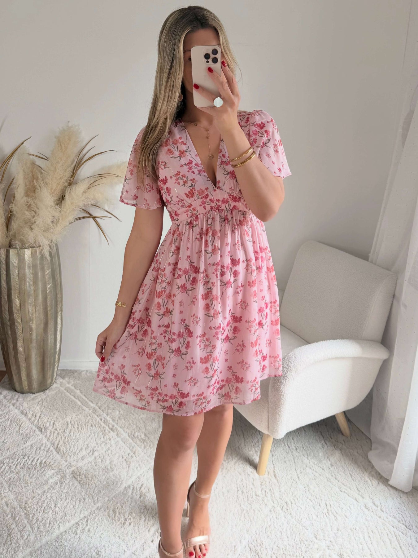 Robe courte rose fleurie Lison avec décolleté cache-cœur et coupe fluide du S au 4XL