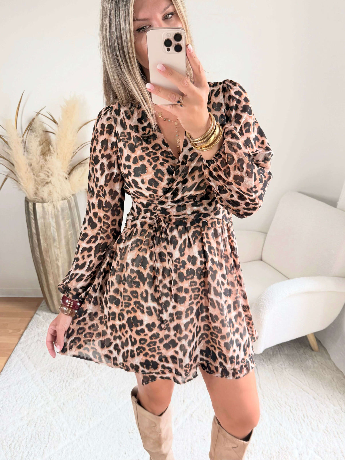 Robe courte léopard Siloé à manches longues et coupe portefeuille