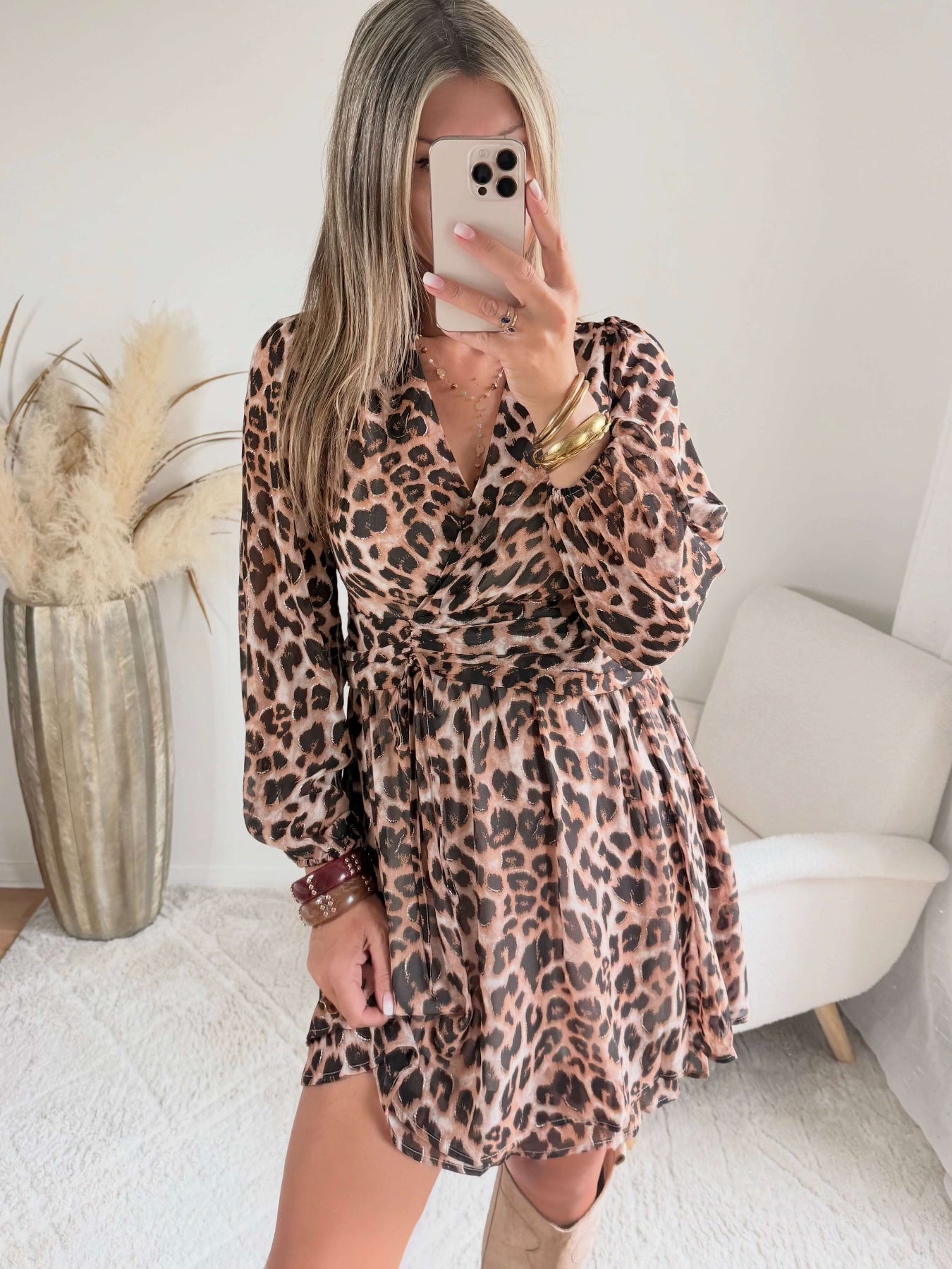 Robe courte léopard Siloé à manches longues et coupe portefeuille