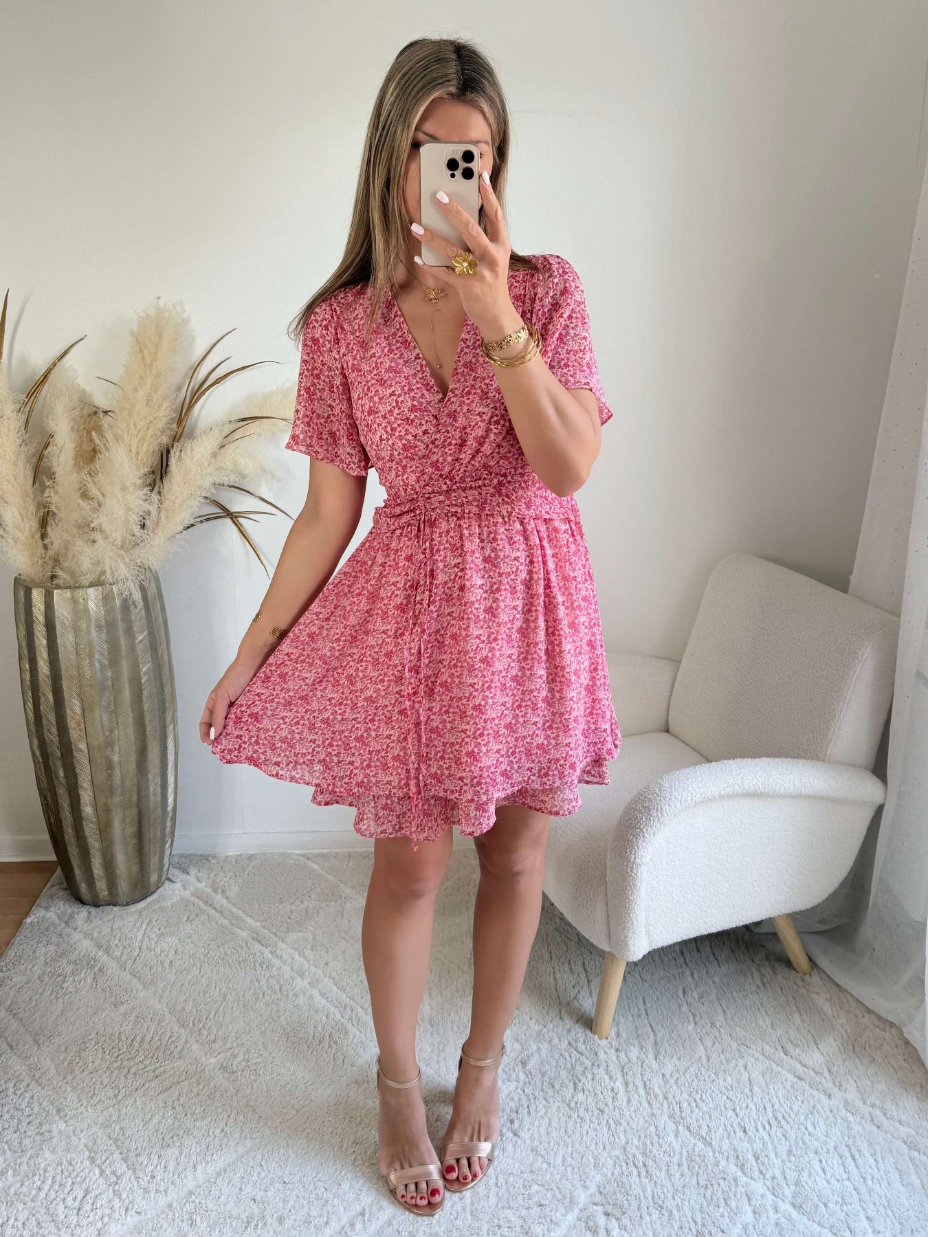 Robe courte imprimée rose Ava coupe fluide décolleté V manches courtes Easy Dressing