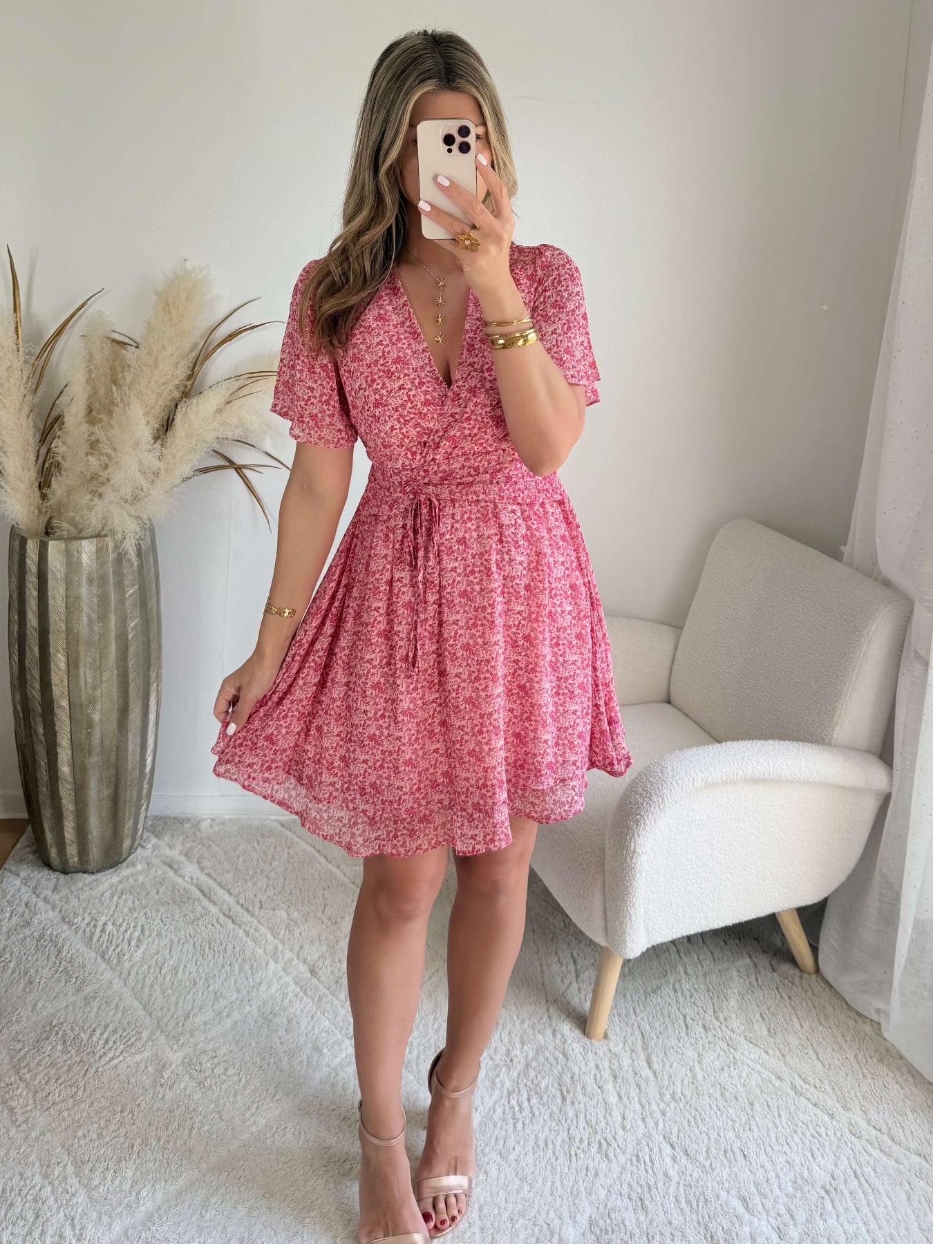 Robe courte imprimée rose Ava coupe fluide décolleté V manches courtes Easy Dressing