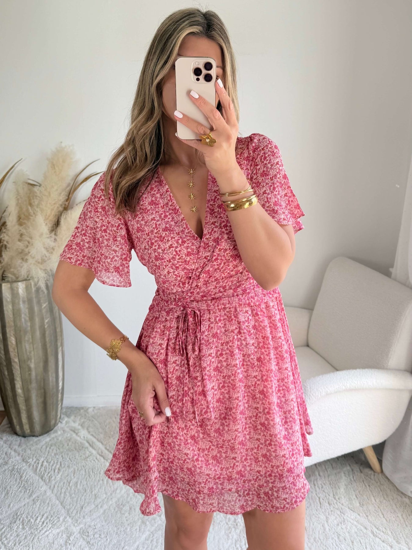 Robe courte imprimée rose Ava coupe fluide décolleté V manches courtes Easy Dressing