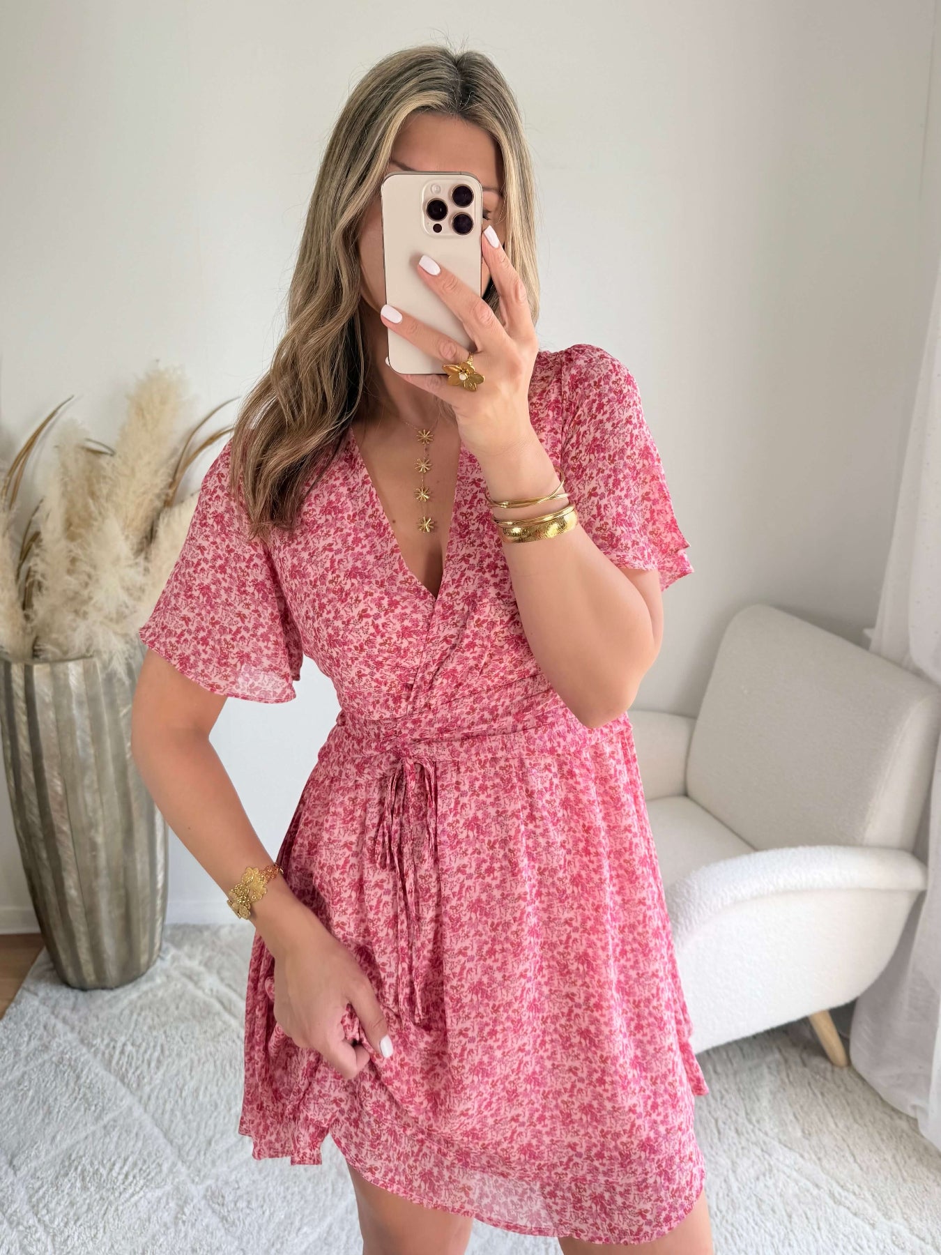 Robe courte imprimée rose Ava coupe fluide décolleté V manches courtes Easy Dressing