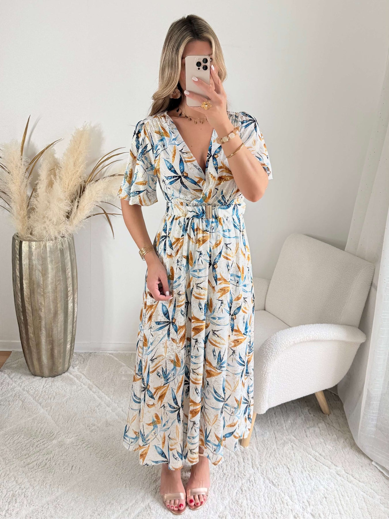 Robe longue fendue Melina bleu et doré imprimé feuillage portée modèle du 36 au 50 - Easy Dressing