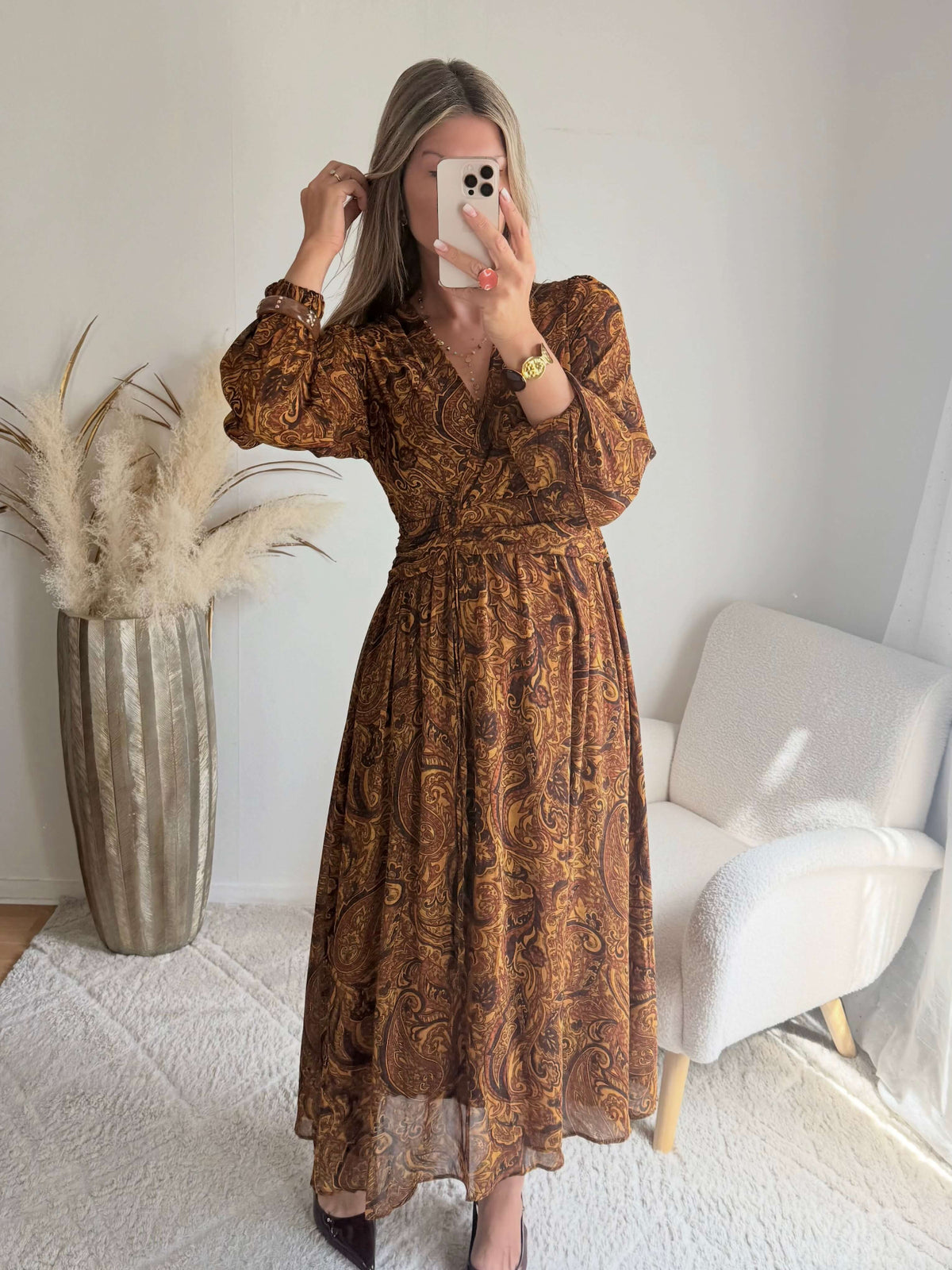 Femme portant une robe chic bohème du S au 4XL