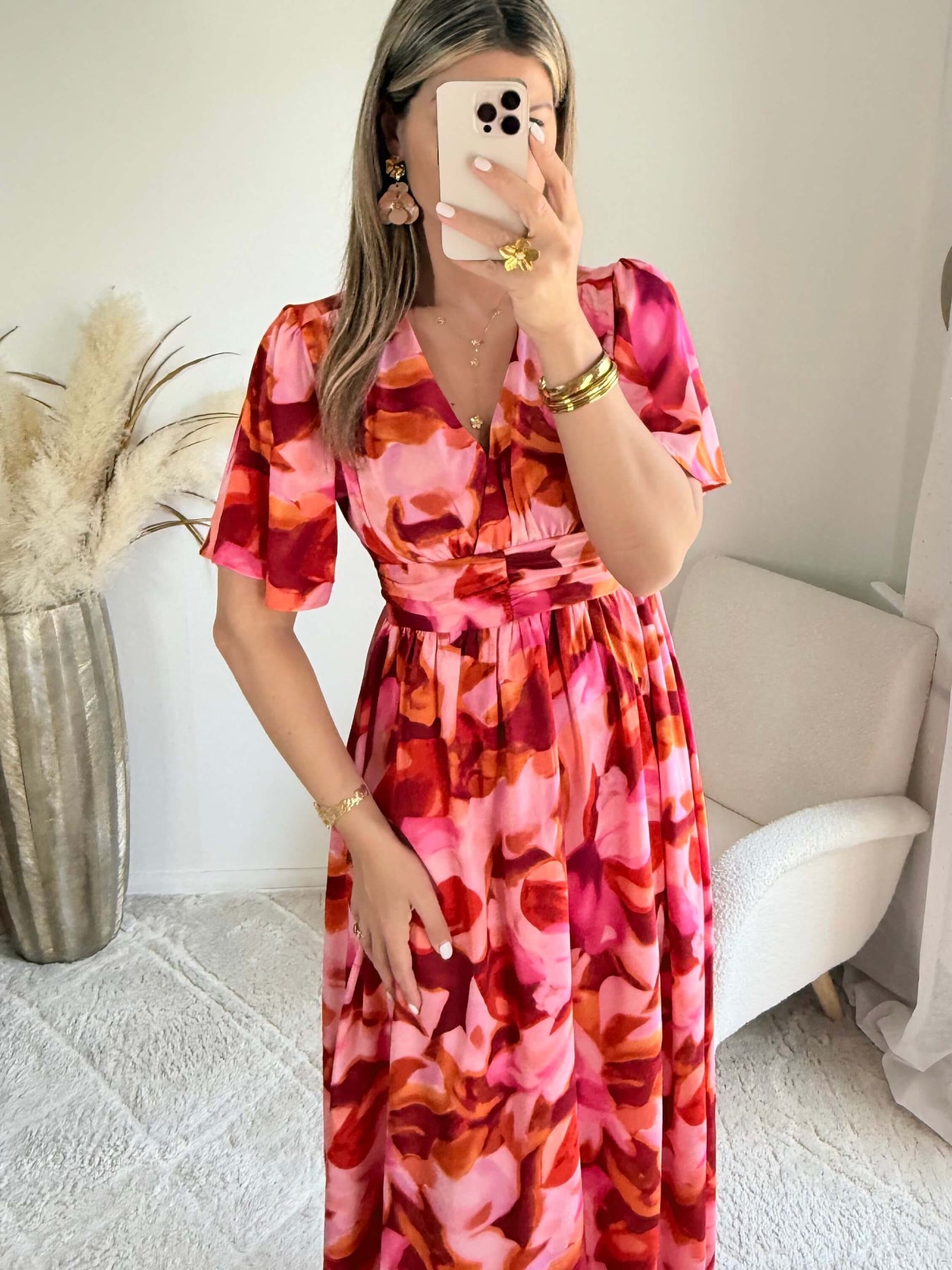 Robe Bianca longue imprimée rose fuchsia et rouge du S au 4XL avec manches fluides et coupe élégante.