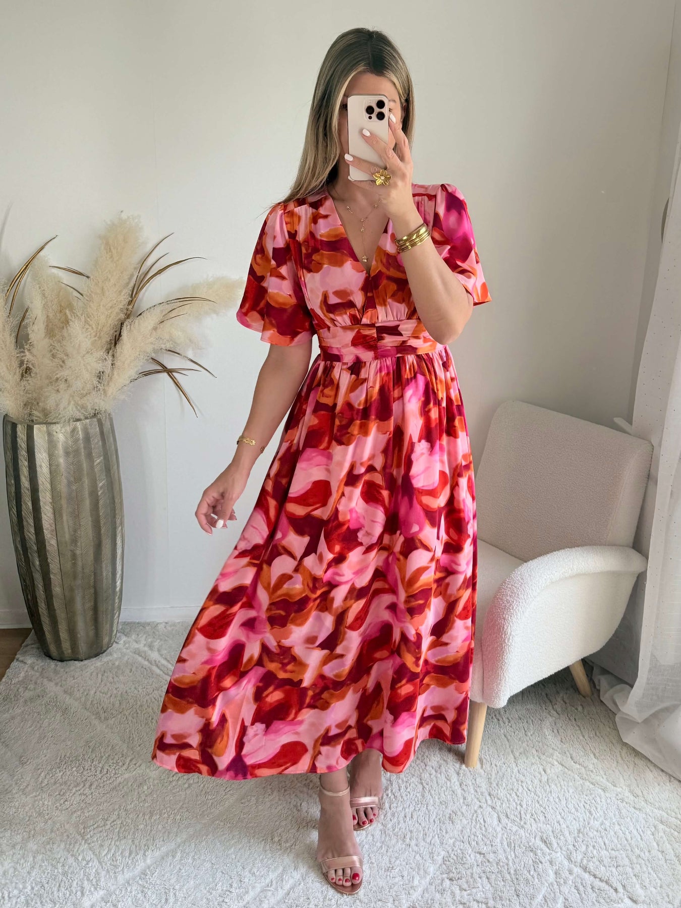 Robe Bianca longue imprimée rose fuchsia et rouge du S au 4XL avec manches fluides et coupe élégante.