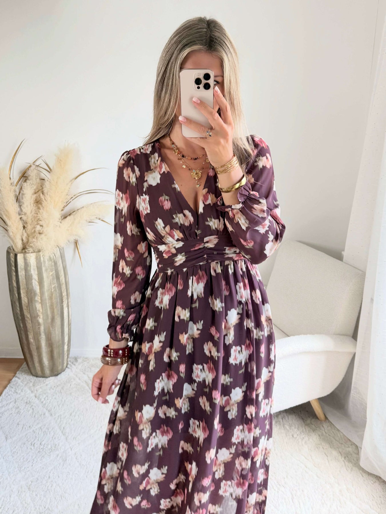 Robe longue fleurie bordeaux Louisa à décolleté cache-cœur, disponible du S au 4XL