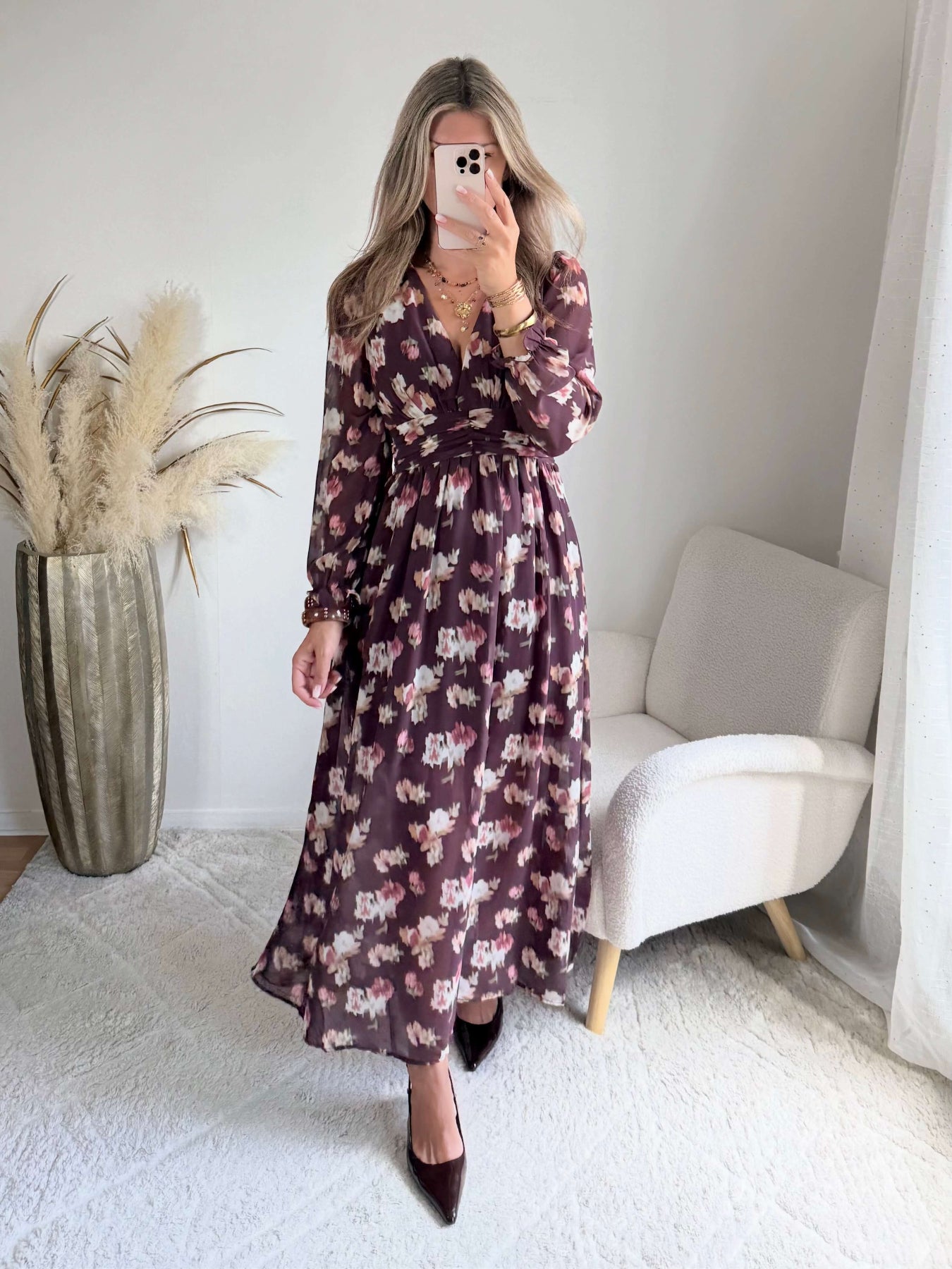 Robe longue fleurie bordeaux Louisa à décolleté cache-cœur, disponible du S au 4XL