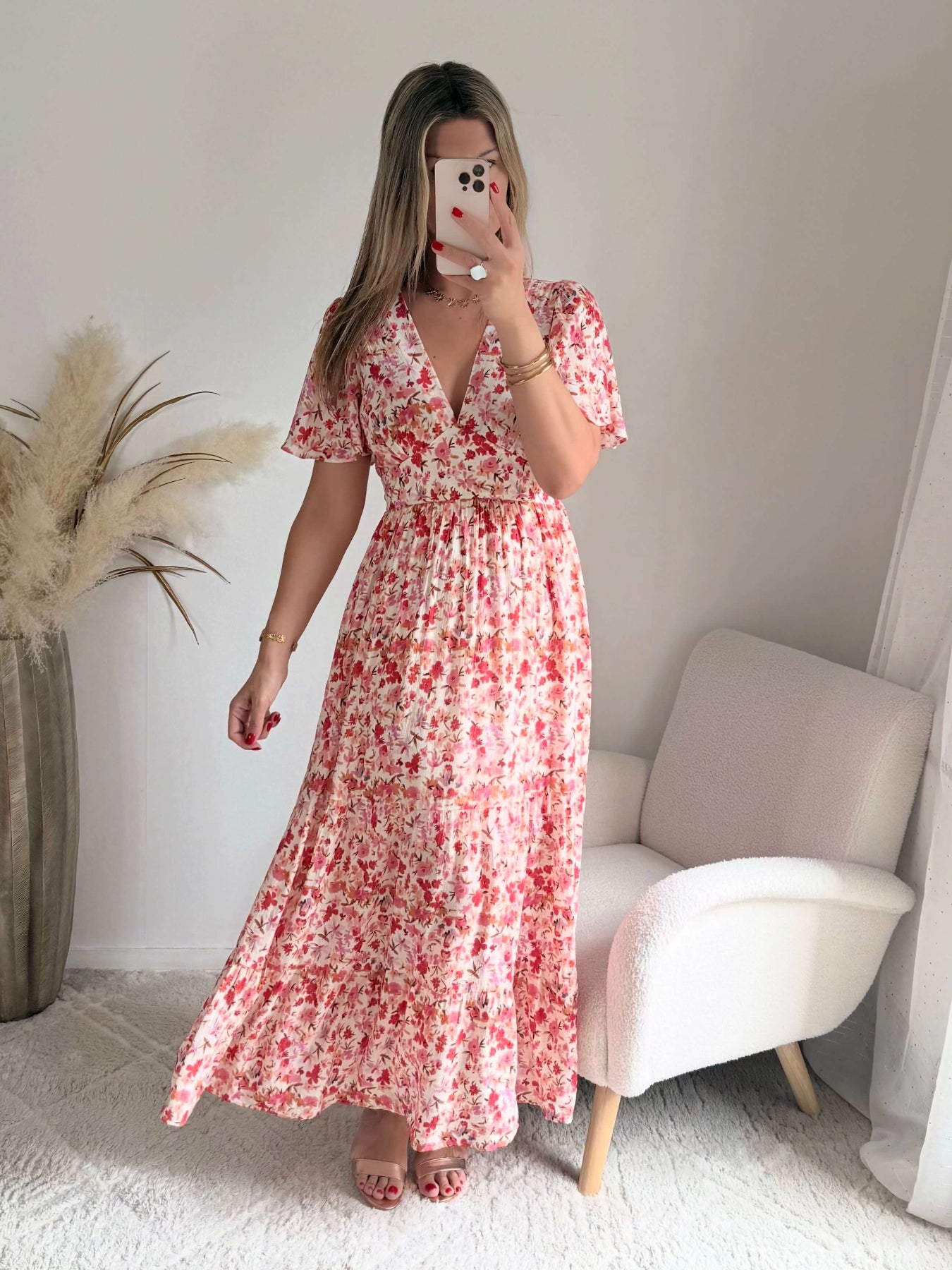 Robe longue fleurie rose Lyséa avec dos ouvert, manches fluides et coupe bohème chic du S au 4XL.