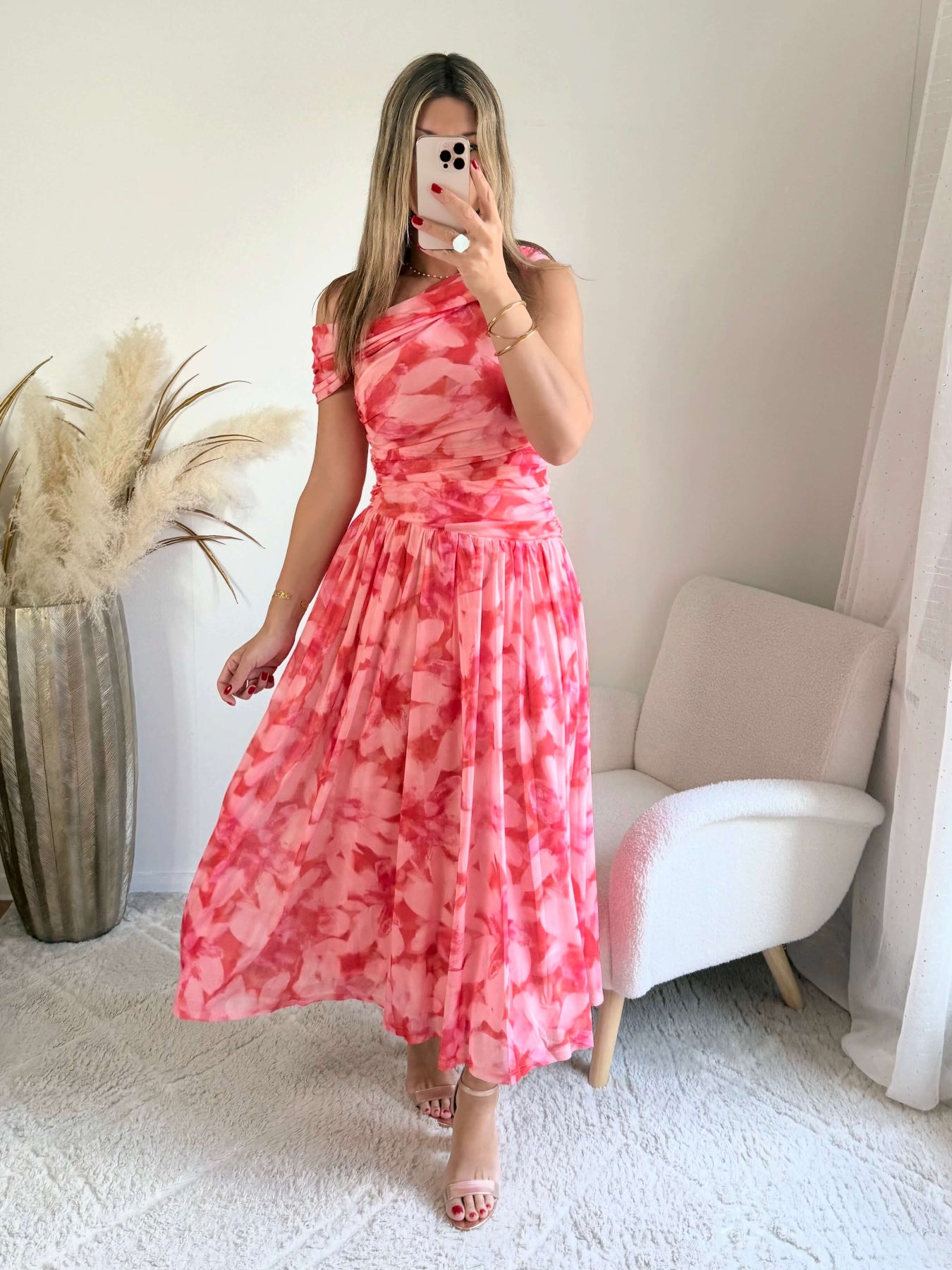 Robe longue rose imprimée asymétrique Valencia avec jupe fluide plissée