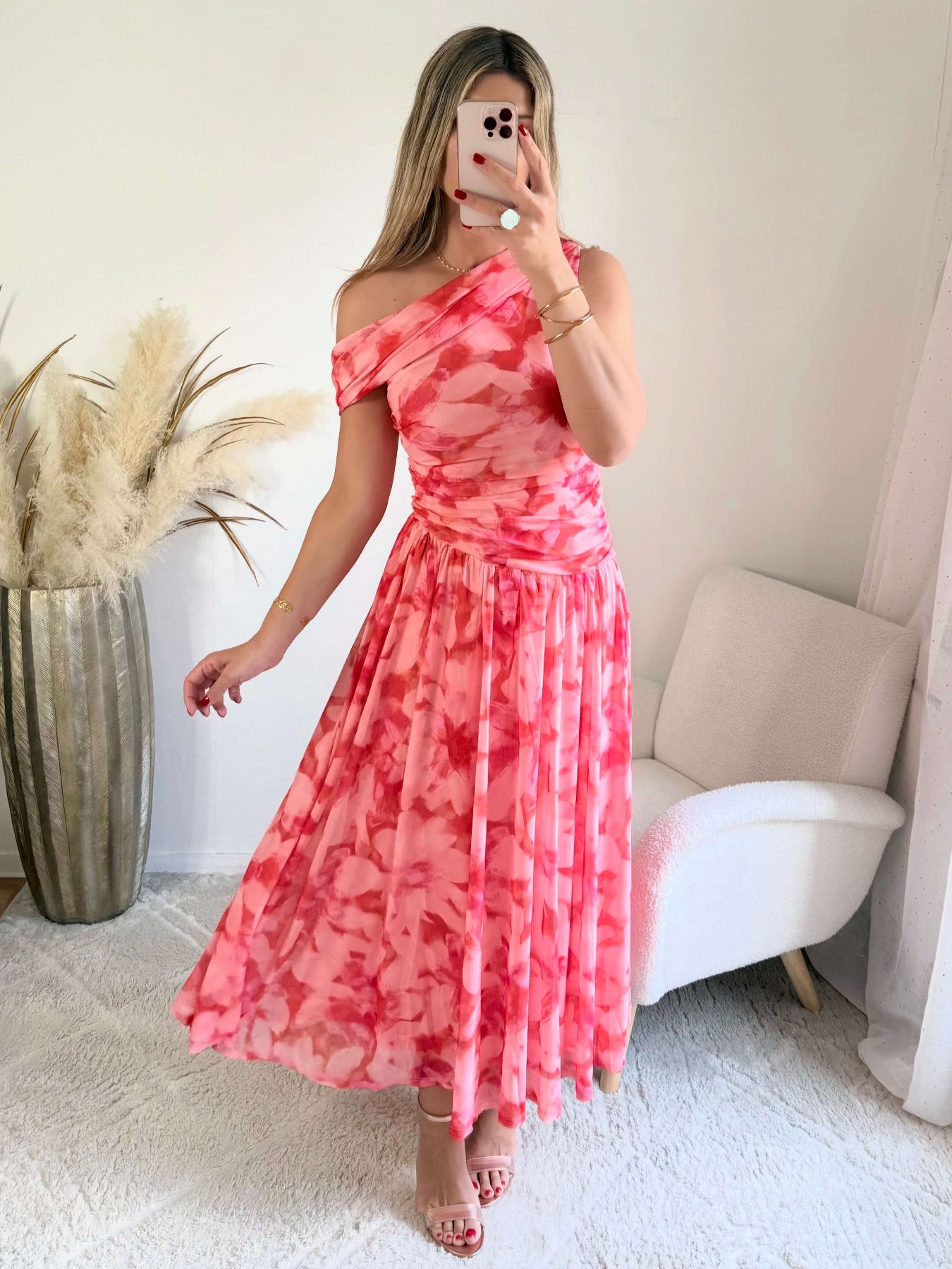 Robe longue rose imprimée asymétrique Valencia avec jupe fluide plissée