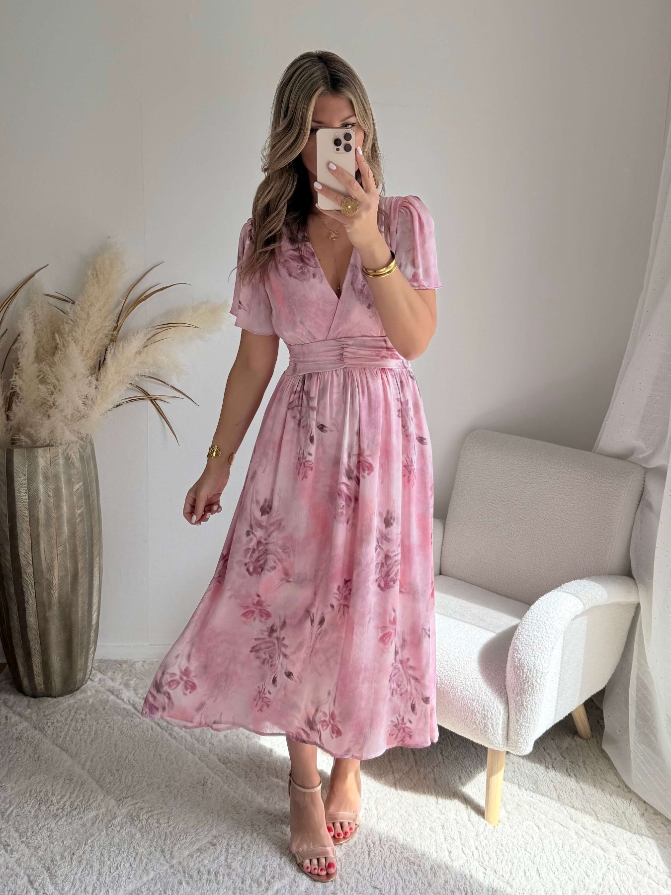 Robe Rachel rose fleurie fluide avec décolleté cache-cœur et dos ouvert – robe longue élégante femme