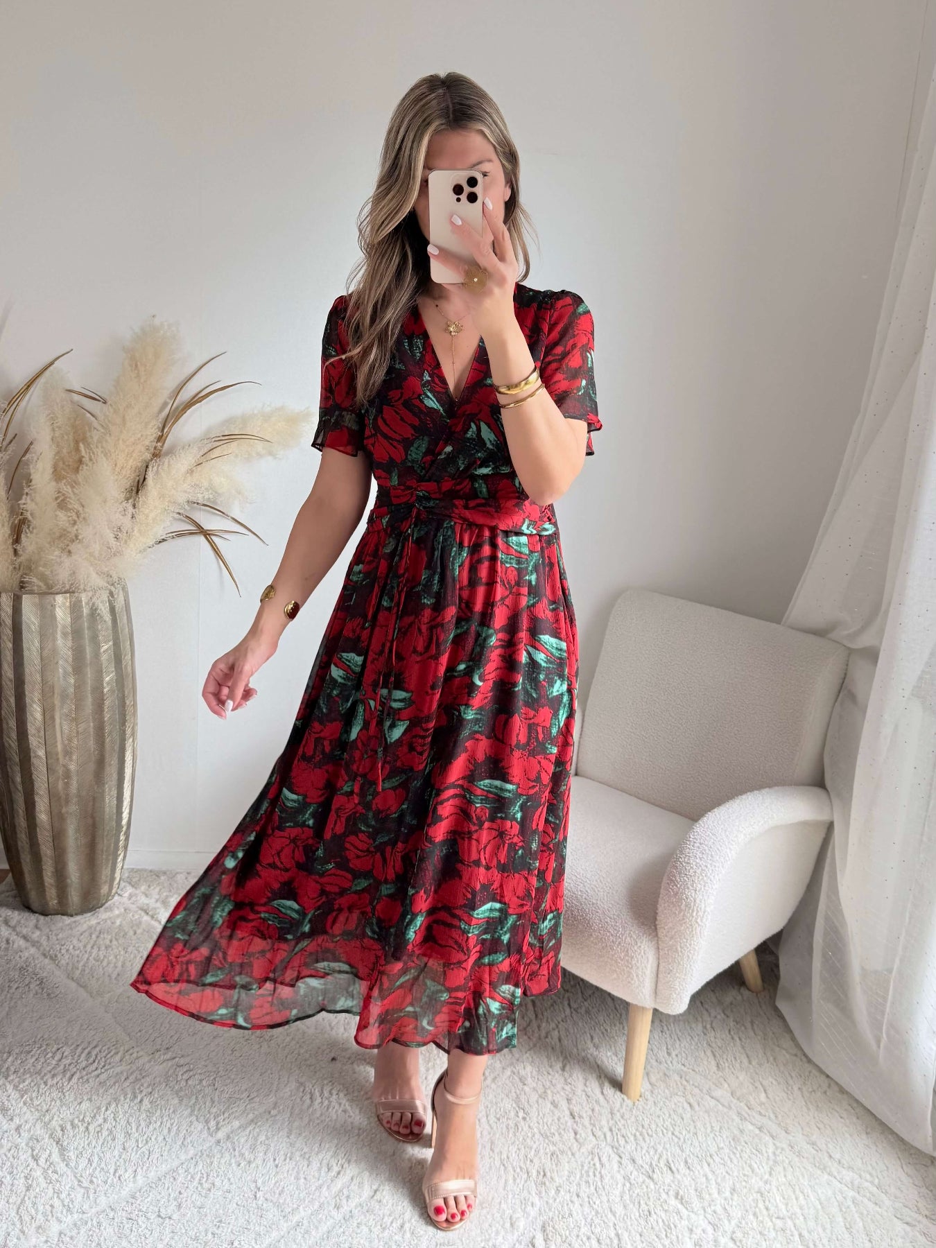 Robe Rosalia rouge fleurie fluide avec décolleté cache-cœur – robe longue élégante femme