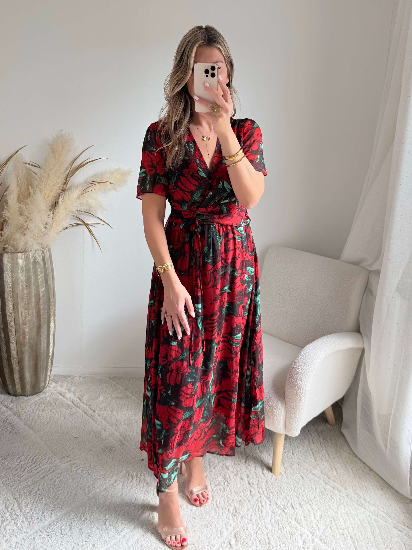 Robe Rosalia rouge fleurie fluide avec décolleté cache-cœur – robe longue élégante femme