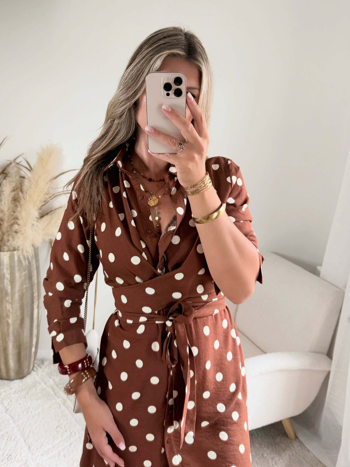 Robe midi marron à pois blancs Aria avec décolleté croisé, du S au 4XL