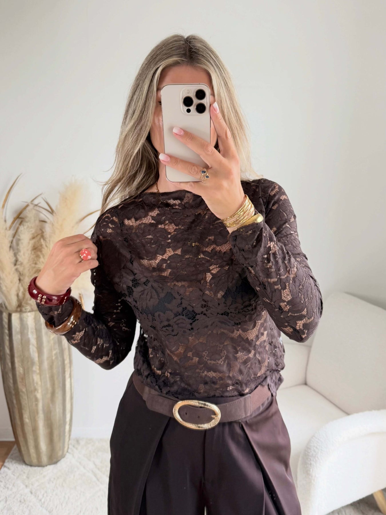 Top marron en dentelle florale à manches longues Alba, disponible du S au 4XL