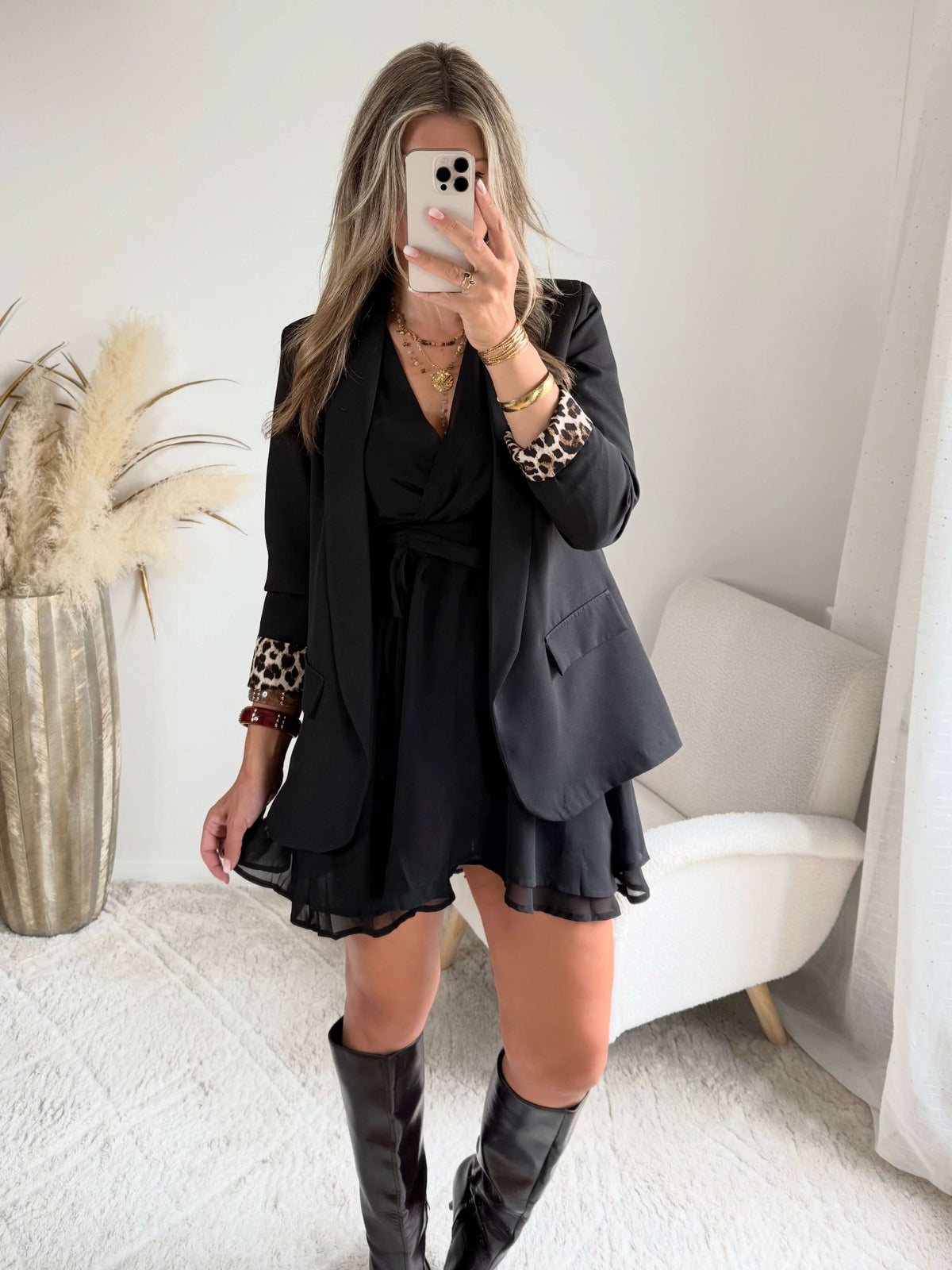 veste Léo noire : une veste fluide et doublée, manches longues, idéale pour la mi-saison