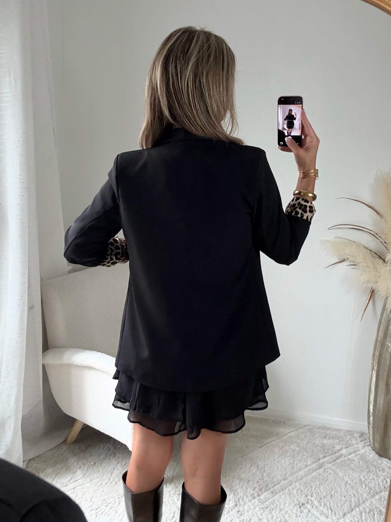 veste Léo noire : une veste fluide et doublée, manches longues, idéale pour la mi-saison