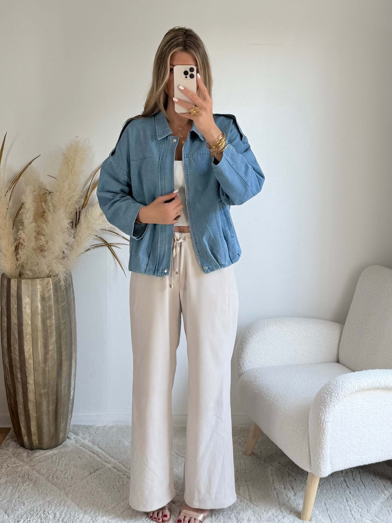Blouson femme bleu jean léger coupe oversize avec fermeture boutons look casual chic
