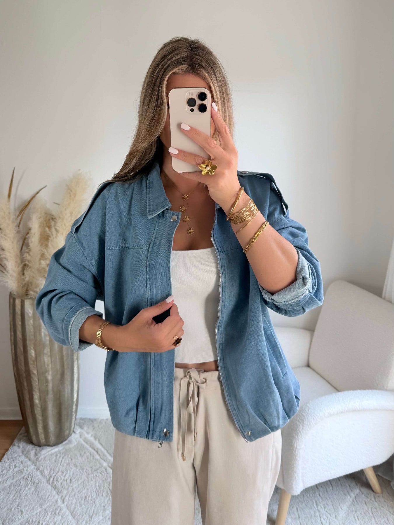 Blouson femme bleu jean léger coupe oversize avec fermeture boutons look casual chic