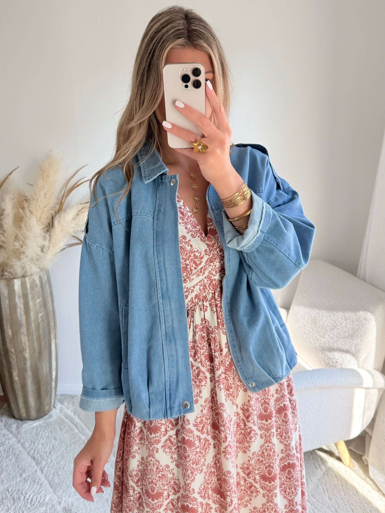 Blouson femme bleu jean léger coupe oversize avec fermeture boutons look casual chic