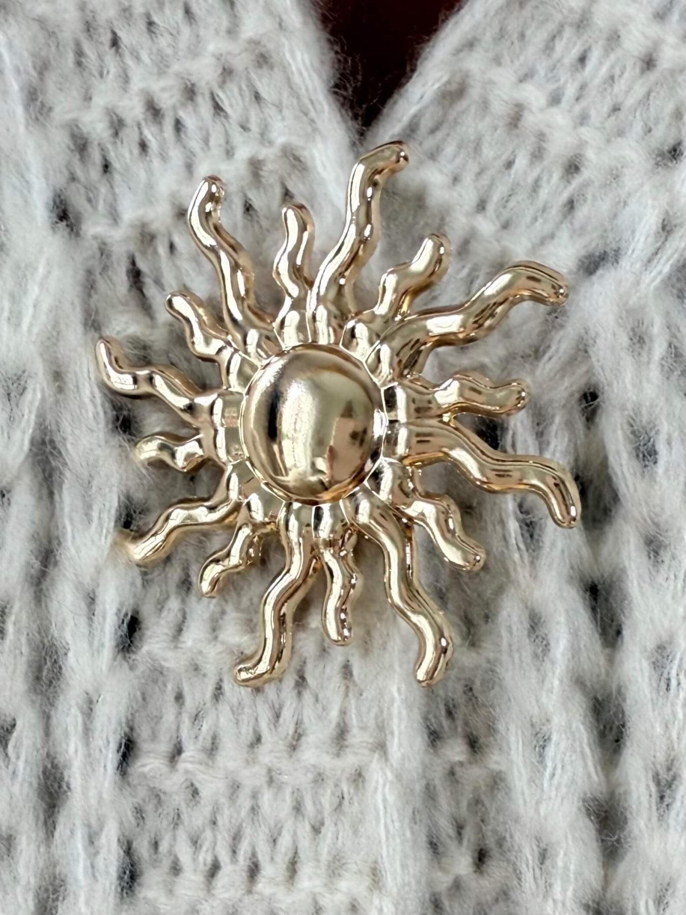 Broche dorée