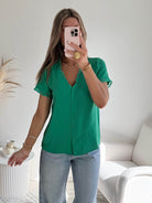 Blouse verte détail dentelle