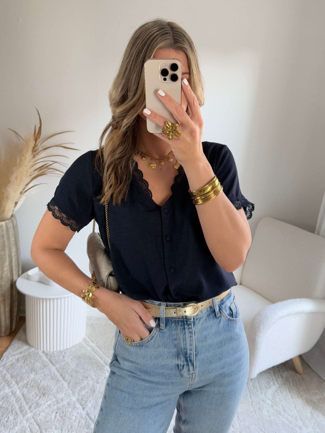 Blouse marine détails dentelle