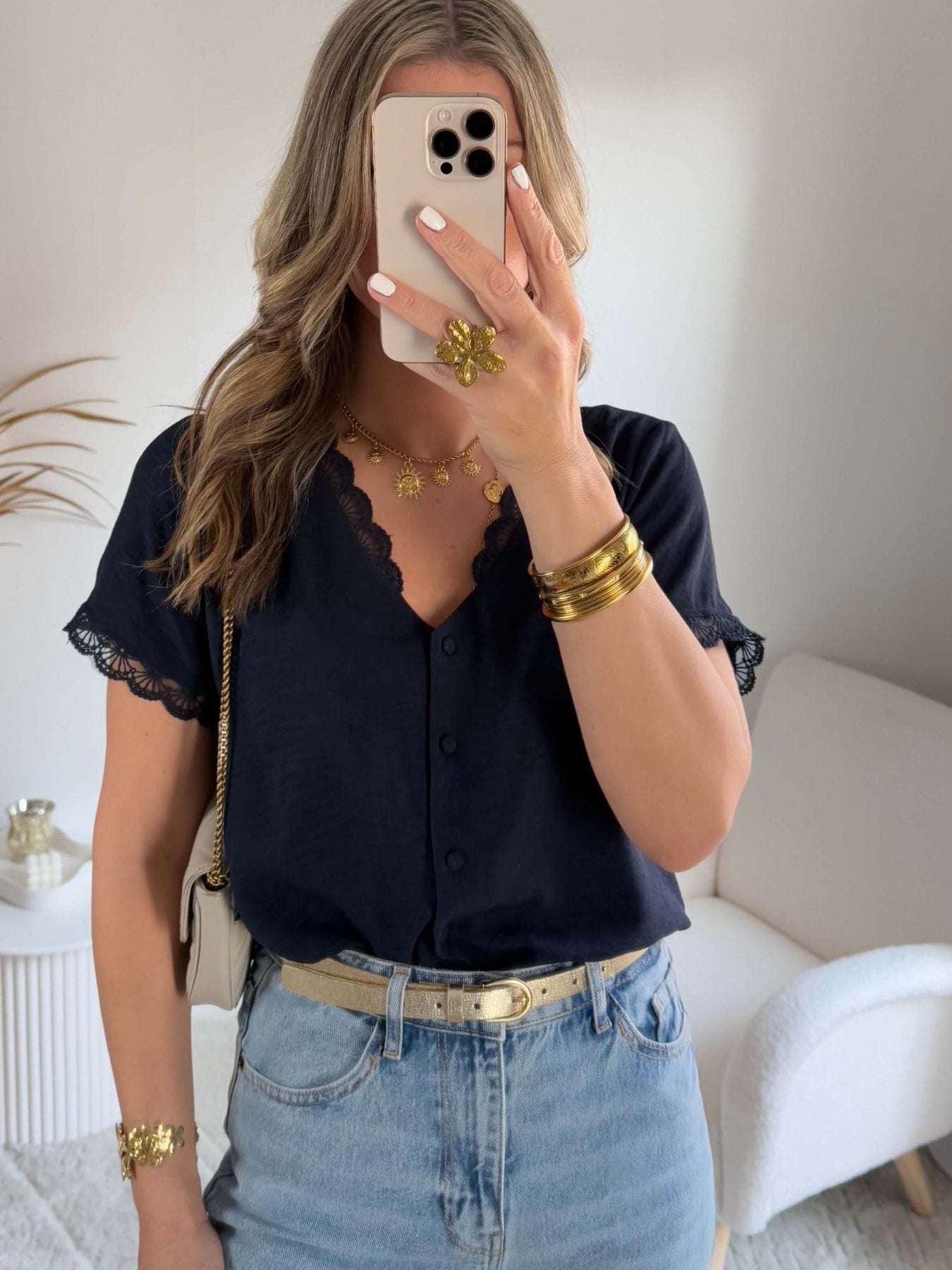 Blouse marine détails dentelle