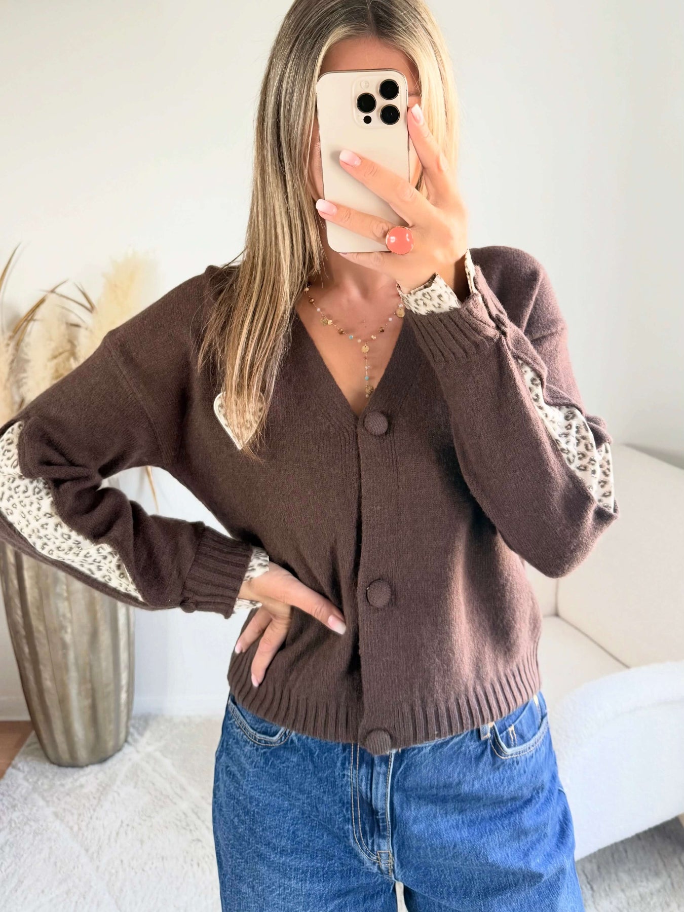 Cardigan marron Colette à cœurs léopard, disponible du 36 au 46