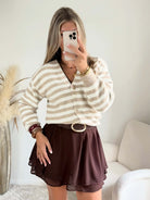 Le cardigan rayé beige Octave revisite l’incontournable marinière dans une version douce et féminine