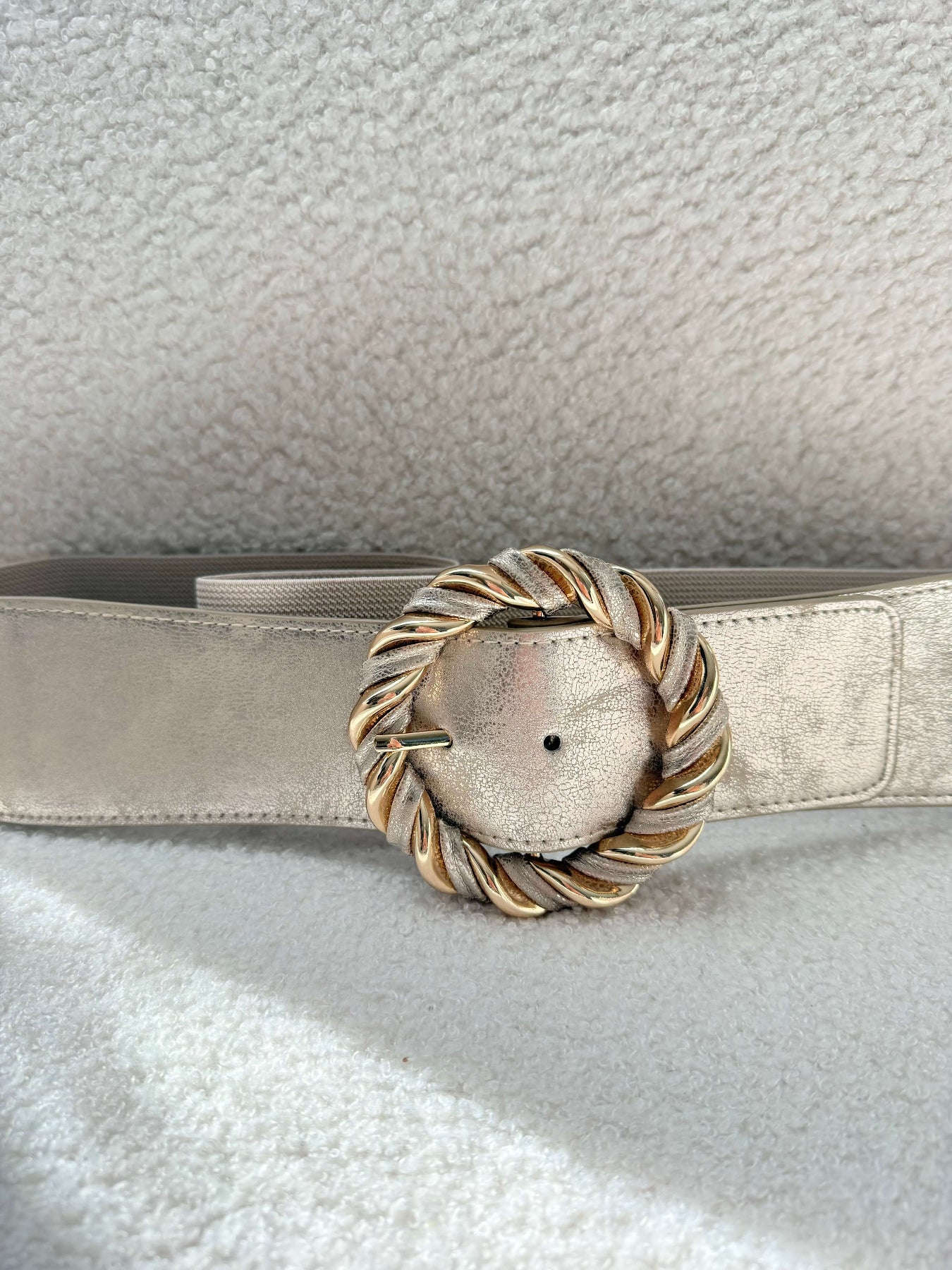 Ceinture dorée élastique femme grande taille avec boucle torsadée chic