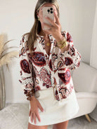 Chemisier fleuri Milie avec détails brodés, coupe fluide et manches longues, disponible du 36 au 48 – Easy Dressing