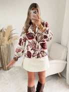 Chemisier fleuri Milie avec détails brodés, coupe fluide et manches longues, disponible du 36 au 48 – Easy Dressing