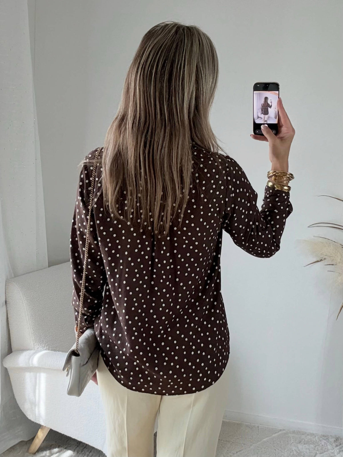 Chemisier marron à pois Palomé, coupe fluide et manches longues, disponible du 36 au 48 – Easy Dressing
