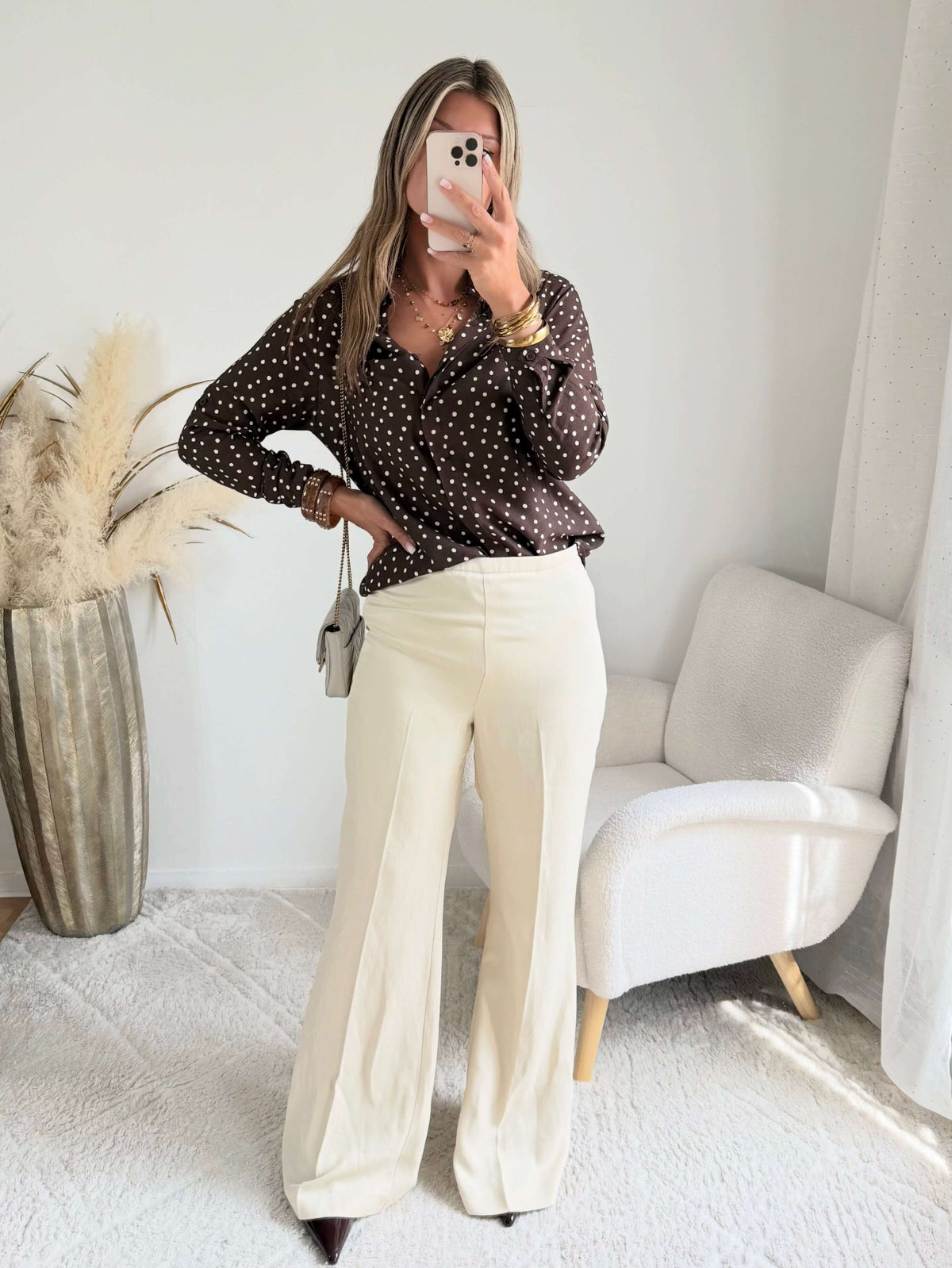 Chemisier marron à pois Palomé, coupe fluide et manches longues, disponible du 36 au 48 – Easy Dressing