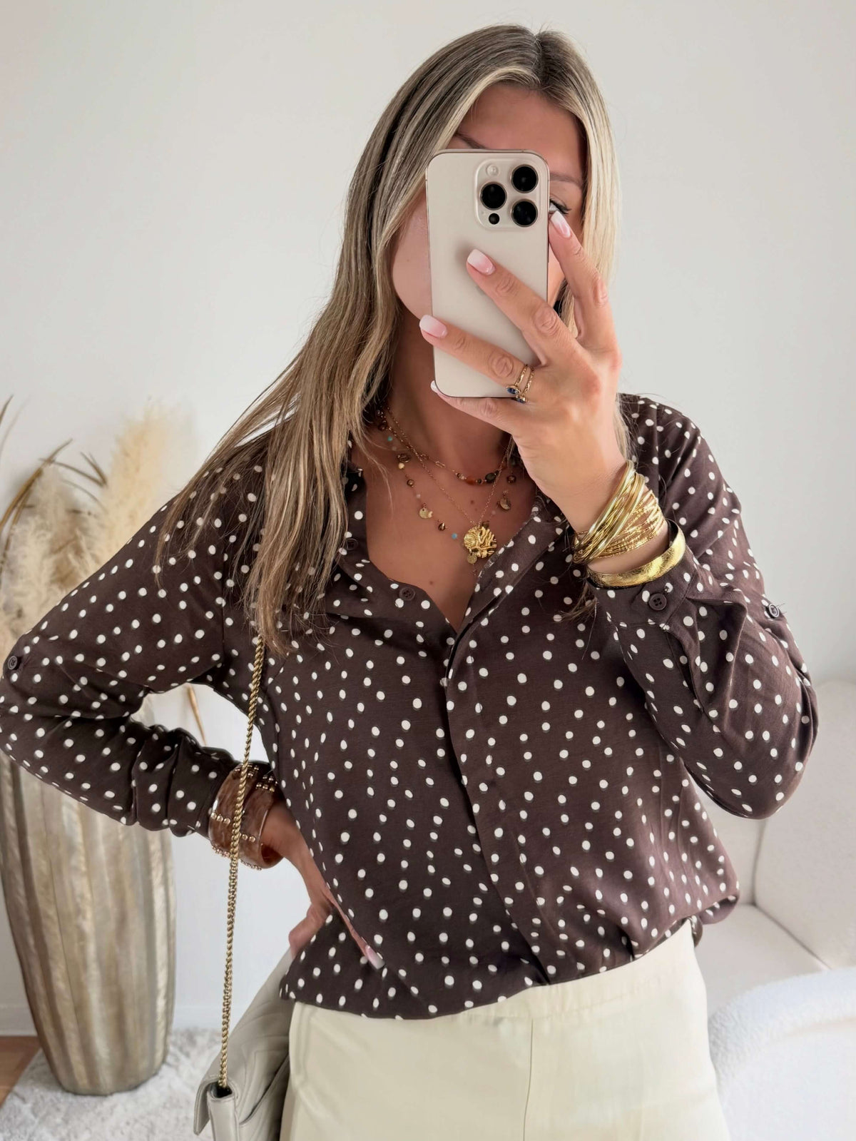 Chemisier marron à pois Palomé, coupe fluide et manches longues, disponible du 36 au 48 – Easy Dressing