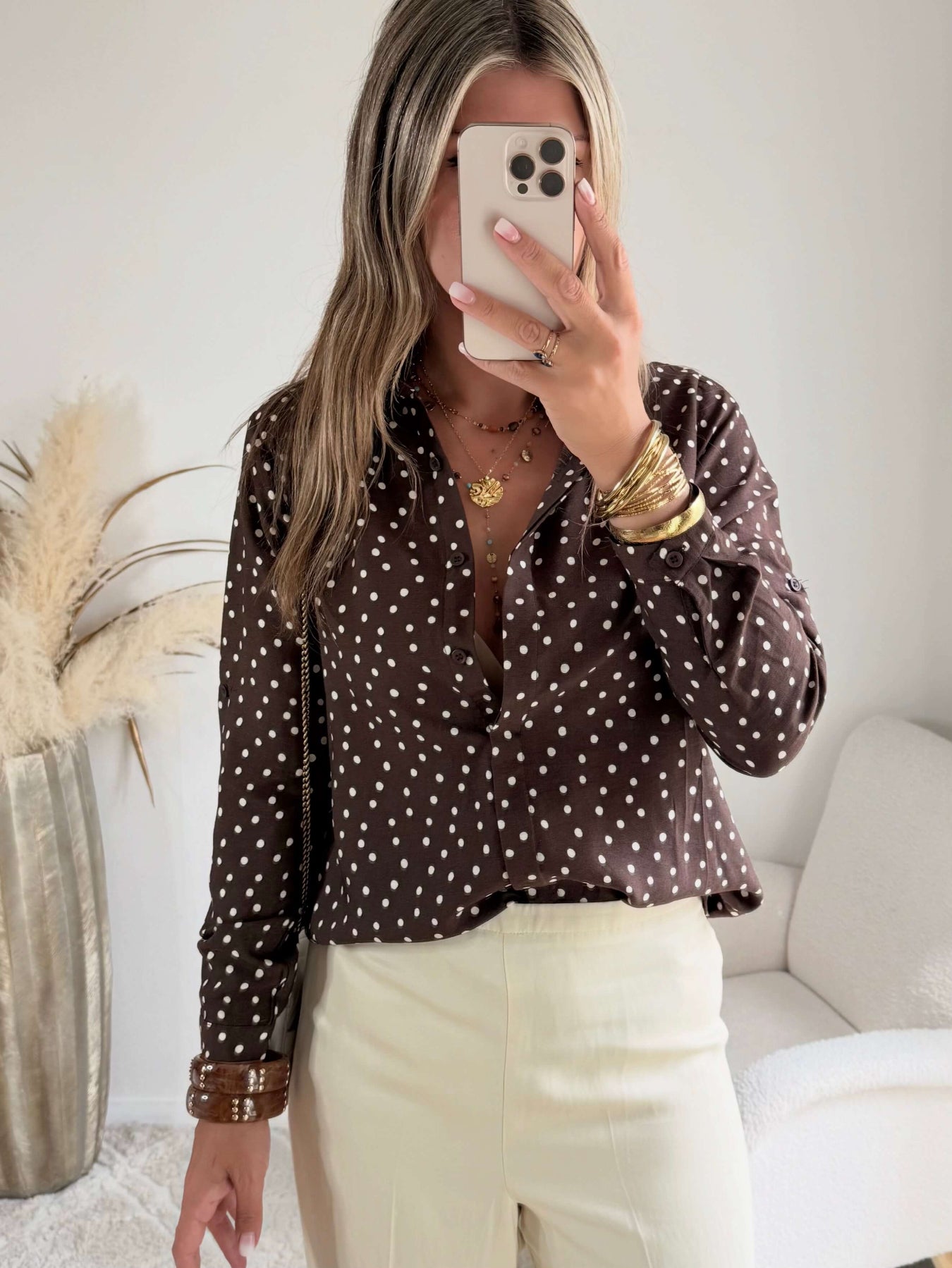 Chemisier marron à pois Palomé, coupe fluide et manches longues, disponible du 36 au 48 – Easy Dressing