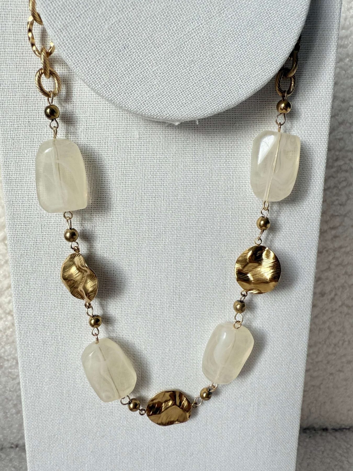 Collier perles nude doré