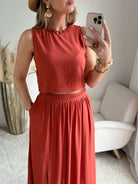 Ensemble haut et jupe Lola rouille - haut fluide sans manches et jupe fendue taille élastique 