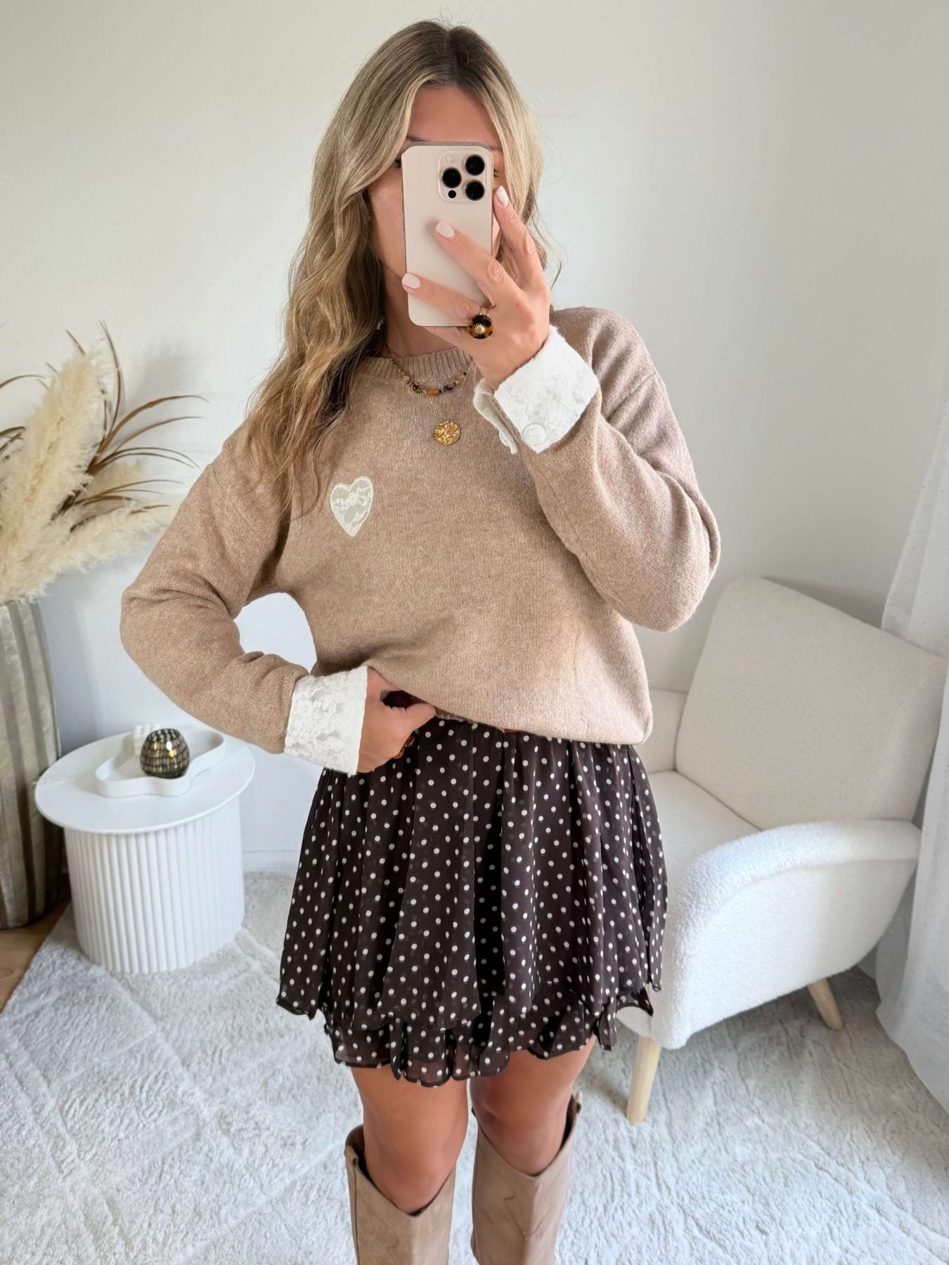 Pull beige dentelle coeur