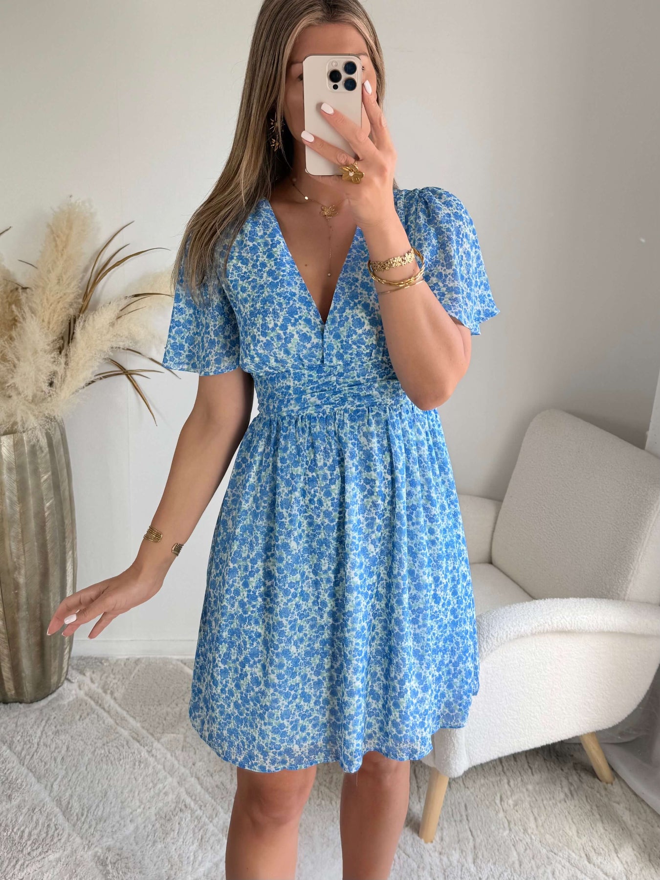 Robe courte imprimée bleue Léna coupe fluide décolleté V manches courtes Easy Dressing