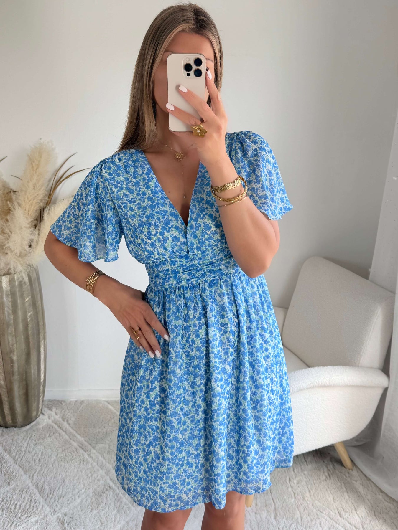 Robe courte imprimée bleue Léna coupe fluide décolleté V manches courtes Easy Dressing