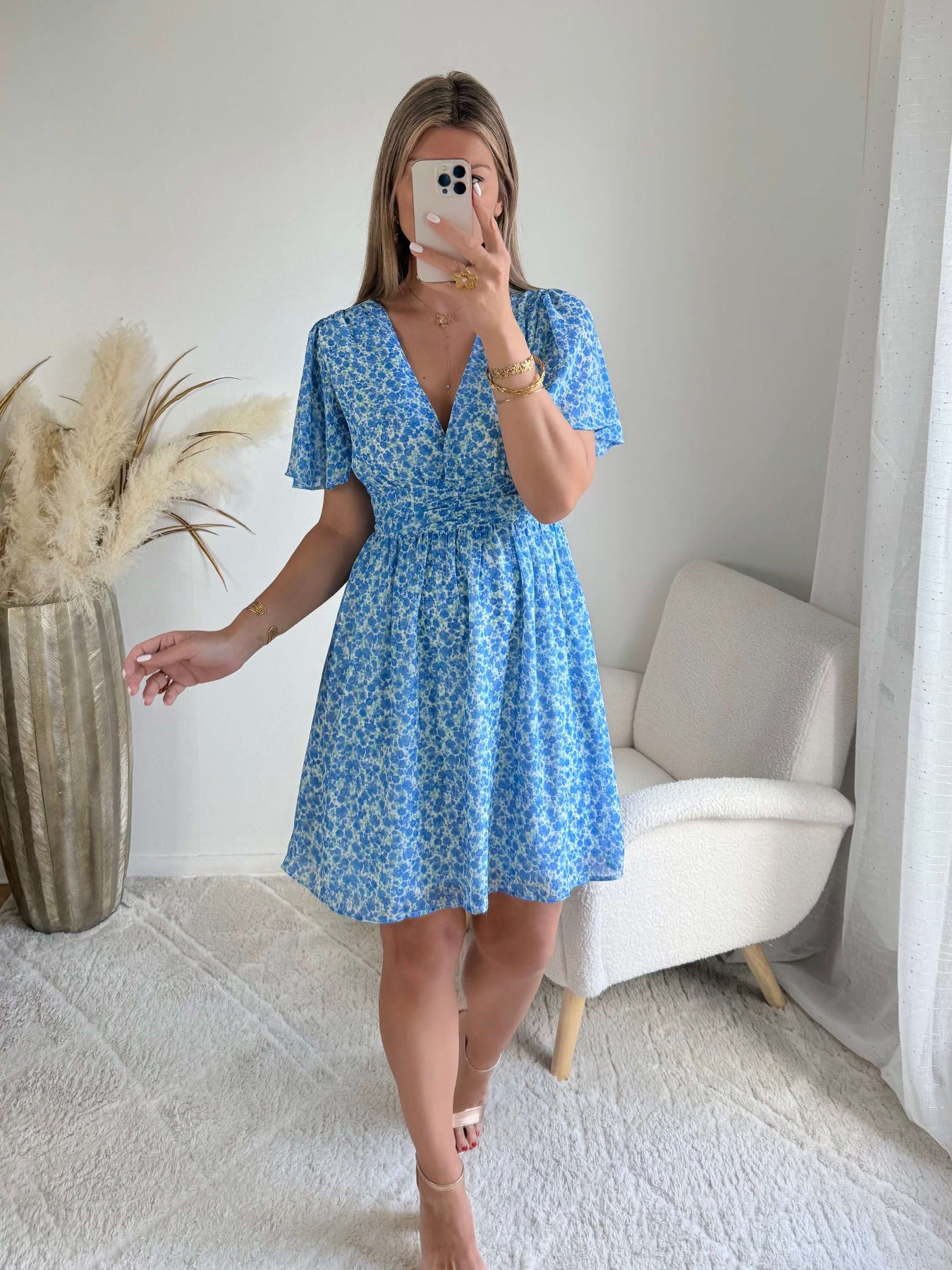 Robe courte imprimée bleue Léna coupe fluide décolleté V manches courtes Easy Dressing